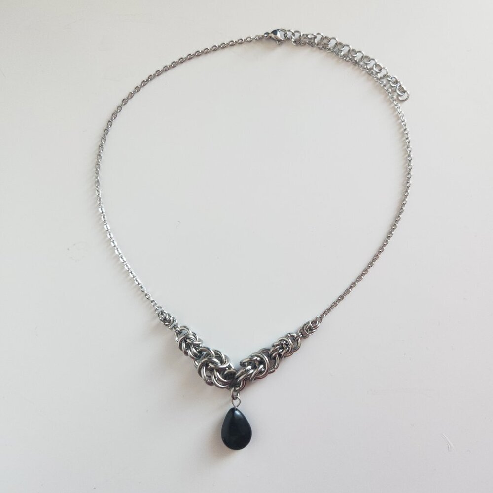 Gothic black teardrop and silver chainmail necklace with a small silver chain - Picture 5 of 8